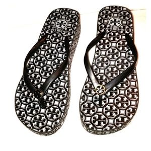 Tory burch flip flops